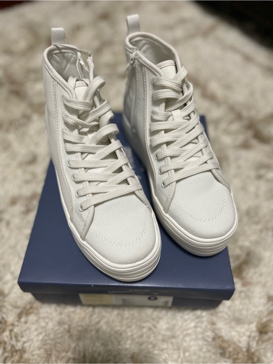 Universal Thread Shoes - Universal Thread Cassie Sneakers White Memory Foam Size 6 NIB
